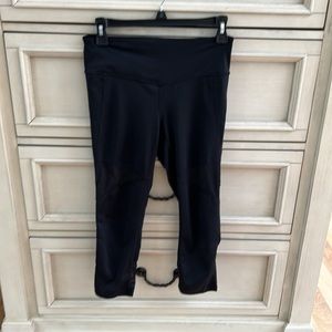 Z by Zella woman’s small workout capri pants.